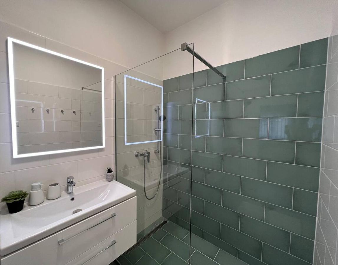 96M2 Of Comfort And Style: 4Bd Apartment In Old Town Bratislava Exterior photo